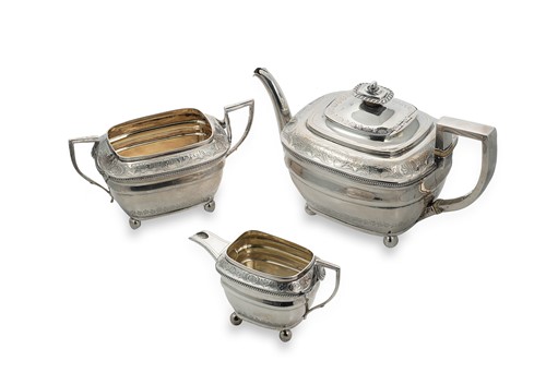 Lot 327 - A George III tea set