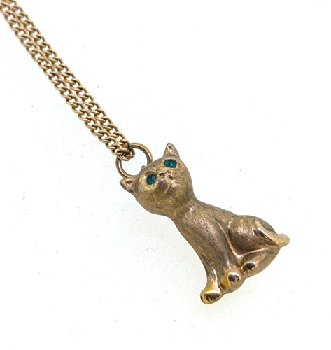 Lot 51 - A 9ct gold cat pendant, with green paste inset...