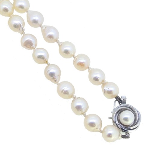 Lot 85 - A cultured freshwater pearl necklace, baroque...