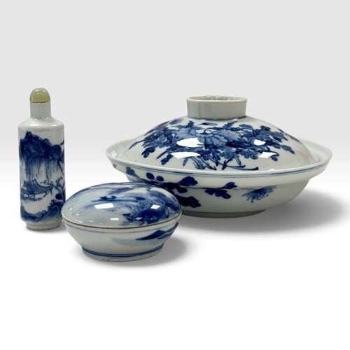 Lot 42 - A Chinese blue and white porcelain bowl and cover, Qing Dynasty, Guangxu Emperor (1875-1908)