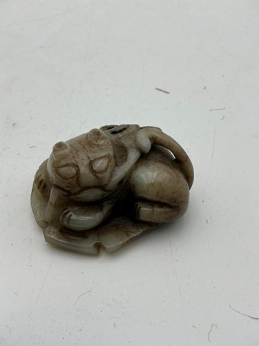 Lot 113 - A Chinese jade recumbent cat and butterfly,...