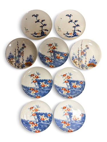 Lot 62 - A set of five Japanese Nabeshima style plates circa 1900