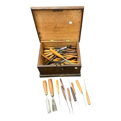 Lot 194 - A collection of wood turning chisels and...
