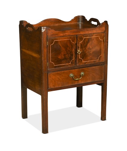 Lot 551 - A George III mahogany tray-top night cupboard