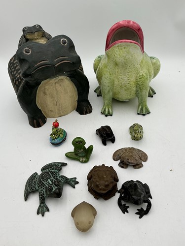 Lot 61 - A collection of frogs to include a large...