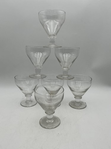 Lot 60 - A collection of antique glassware to include a...