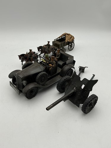 Lot 203 - A 1930s German tinplate clockwork open top...