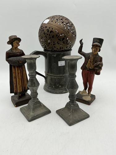 Lot 120 - Two small Continental carved limewood figures,...