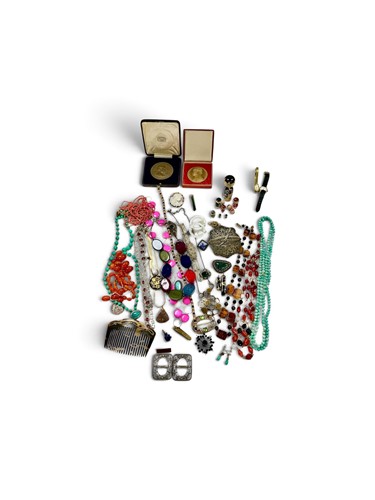 Lot 345 - A large collection of costume jewellery and...