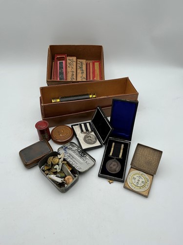 Lot 147 - Assorted small militaria including 2 St John...