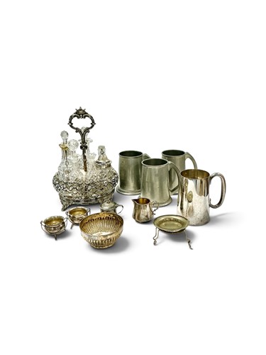 Lot 334 - Assorted silverplated wares including a cruet...