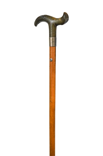 Lot 700 - A horn handled walking cane, 17th century and later