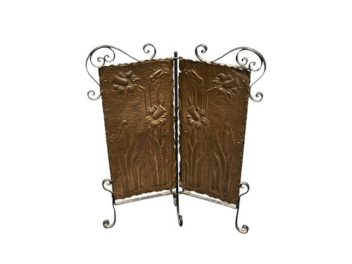 Lot 749 - An Arts & Crafts embossed copper fire guard,...