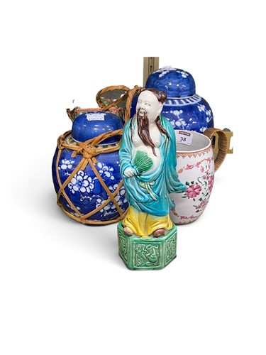 Lot 38 - A Cantonese square pot pourri with cover 13 x...