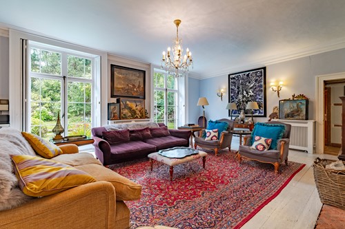 Lot Drawing Room
